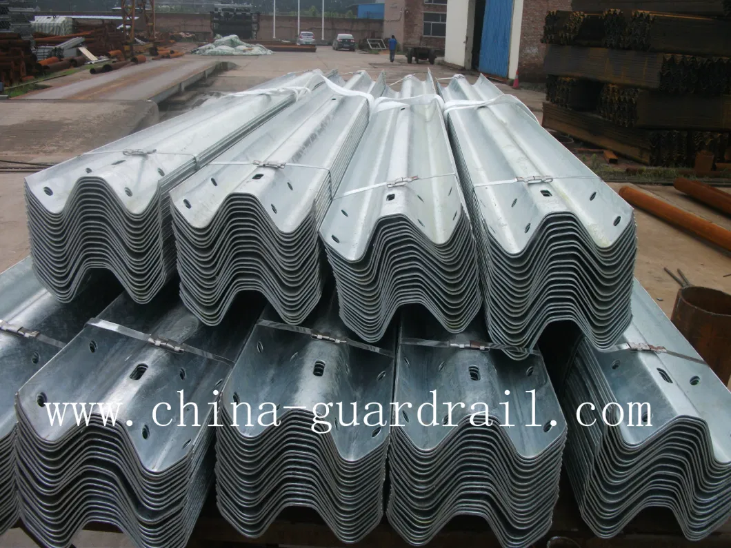 Three-Beam Tiekaiteiden Hot Dipped Galvanized Highway Barrier